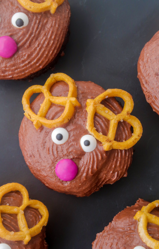 Reindeer Cupcakes with Snickerdoodle Frosting